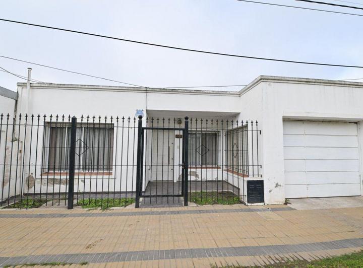 Casa · 176m² · 10 Ambientes · 1 Cochera