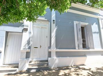 Casa · 177m² · 4 Ambientes · 2 Cocheras · Hermosa Casa Antigua en El Centro de Venado Tuerto