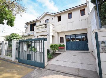 Casa · 256m² · 4 Ambientes · 1 Cochera · Importante Propiedad en Venta