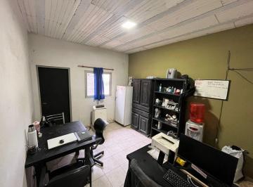 Bodega-Galpón · 600m² · Venta de Galpon con Oficinas en Malvina 600 m²