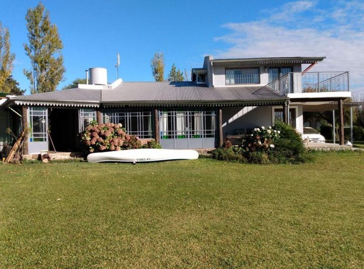 Casa · 200m² · 5 Ambientes · 2 Cocheras