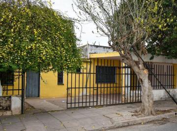 Casa · 131m² · 5 Ambientes · 1 Cochera · Casa 4 Dorm. Barrio Los Platanos