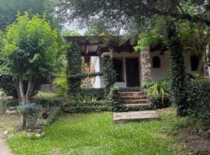 Casa · 102m² · 4 Ambientes · 1 Cochera