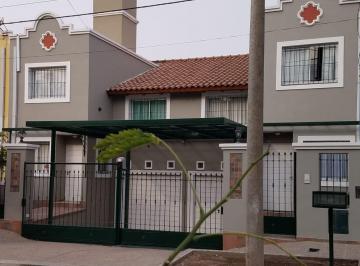 Casa · 126m² · 4 Ambientes · 1 Cochera · Venta Duplex 3 Dorm Barrio San Salvador