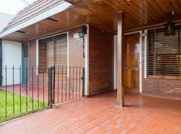 Casa · 80m² · 3 Ambientes · 1 Cochera · Venta Casa 3 Amb C/parque, cochera, Quincho Bernal