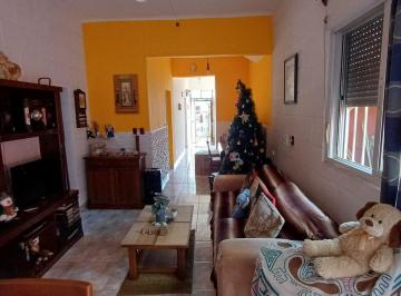 Casa · 65m² · 5 Ambientes · 1 Cochera · Venta Casa Buceo 2 Dorm. Garaje