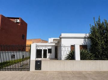 Casa · 70m² · 4 Ambientes · 1 Cochera · Casa en Venta Aldo Bonzi Apta Credito 4 Ambientes