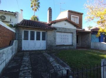 Casa · 140m² · 3 Ambientes · 1 Cochera · Casa Dos Dorm. Venta City Bell con Parque