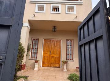 Casa · 150m² · 7 Ambientes · 2 Cocheras · Casa en Venta Barrio Cerros Colorados Juana Koslay