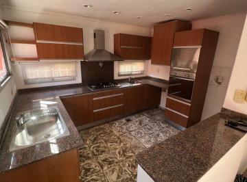 Casa · 218m² · 7 Ambientes · 1 Cochera · Casa en Venta 4 Dorm. + Dto. B° Rivadavia V. Maria