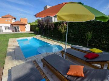 Casa · 350m² · 7 Ambientes · Venta Casa, Maipú Barrio Cerrado, 3 Habitaciones