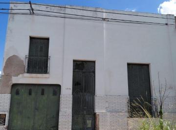 Casa · 250m² · 6 Ambientes · 1 Cochera · Venta Casa 3 Dorm. - Zona Centro