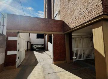 Garage · 12m² · Venta de Cochera en Edificio Moreno 1035
