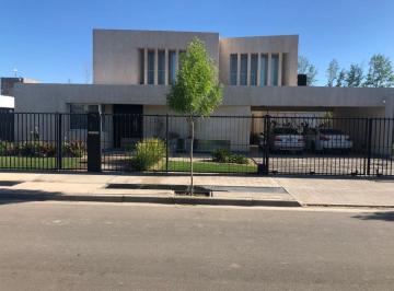 Casa de 6 ambientes, Cipolletti · Casa en Venta en Manzanar Millenium