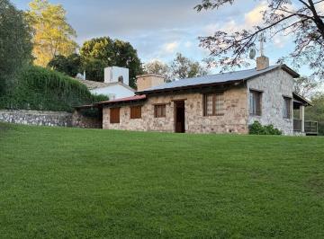 Casa · 210m² · 4 Ambientes · Casa en Venta en La Pampa, Ascochinga con Pileta y Bajada Al Arroyo