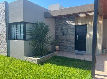 Casa · 84m² · 4 Ambientes · 1 Cochera · Venta Casa de 2 Dorm. 2 Baños en Construcción Barrio Las Palmeras / Las Tardes Roldan