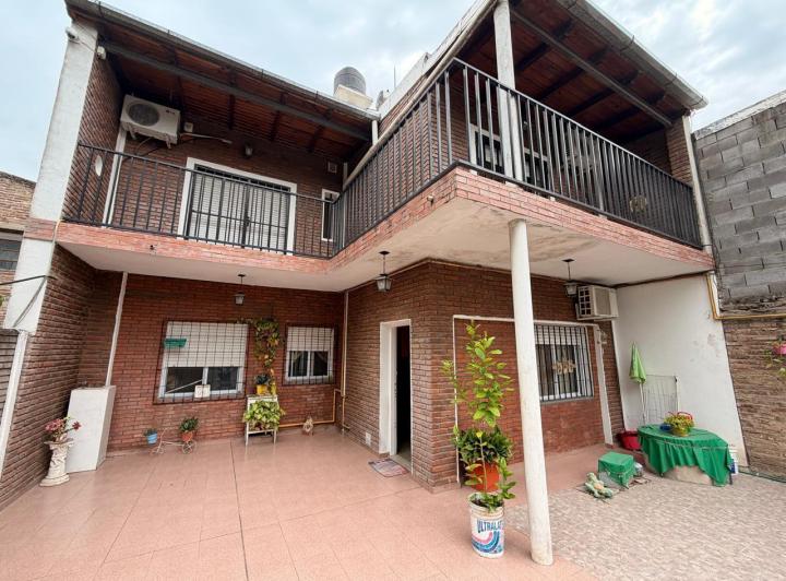 Casa · 217m² · 4 Ambientes · 1 Cochera