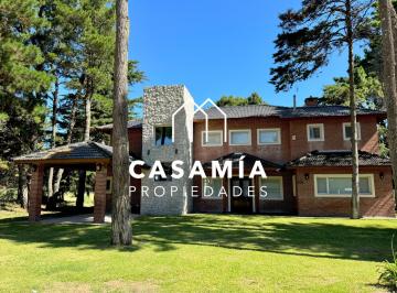 Casa · 260m² · 4 Dormitorios · 1 Cochera · Pinamar - Chalet Isla del Golf Temporada 2027