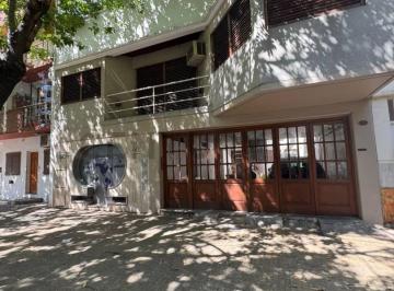 Casa · 385m² · 2 Dormitorios · Casa en Venta en Block con Local en Pleno Centro Platense