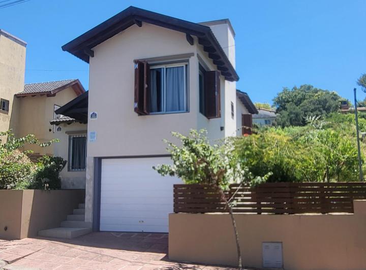 Casa · 107m² · 4 Ambientes · 1 Cochera