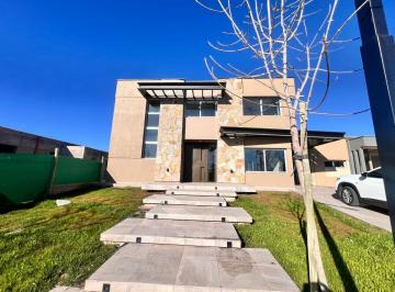 Casa de 6 ambientes, Luján de Cuyo · Casa Alquiler 3 Dorm. 3 Baños Pileta Barrio Privado Ciro de Vieytes