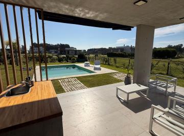Casa de 3 ambientes, Ezeiza · Alquiler Casa 3 Ambientes con Pileta Climatizada Lares de Canning