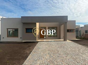 Casa · 143m² · 5 Ambientes · 2 Cocheras · Casa en Venta en Canning Barrio San Felipe