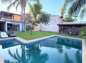 Casa · 239m² · 10 Ambientes · 2 Cocheras · Casa 4 Dorm. Pileta Cochera Villa Belgrano