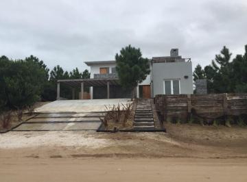 Casa · 300m² · 5 Ambientes · 1 Cochera · Casa Chalet en Alq. Temporario en Costa Esmeralda, Costa Atlántica, Buenos Aires