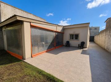 Casa de 4 ambientes, Esteban Echeverría · Casa en Venta en Luis Guillón | Apto Crédito