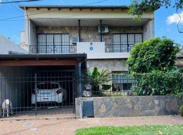 Casa · 260m² · 6 Ambientes · 2 Cocheras · Venta Casa de Tres Dorm. Florida Rio con Pileta