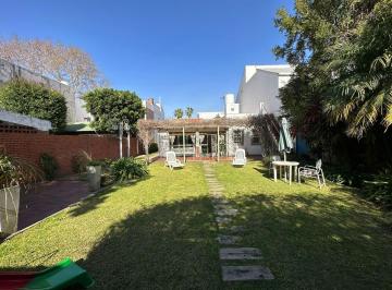 Casa · 257m² · 6 Ambientes · 2 Cocheras · Venta Casa Tres Dorm. con Amplio Jardin y Lote Alberdi Rio