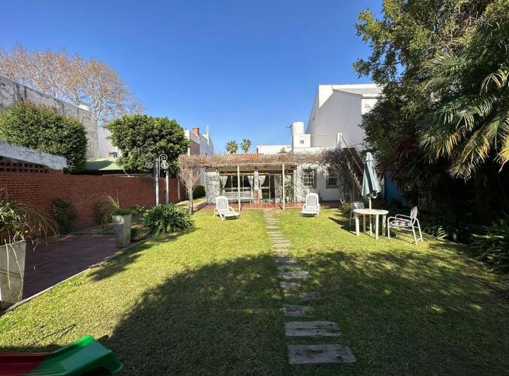 Casa · 257m² · 6 Ambientes · 2 Cocheras