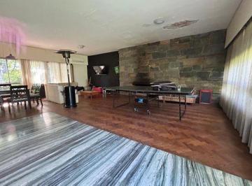 Casa · 264m² · 7 Ambientes · 1 Cochera · Venta - Casa Tres Dorm. con Comodin, Cochera y Jardin - Barrio Alberdi