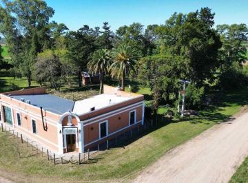 Campo · 60m² · 3 Dormitorios · 2 Cocheras · Vendo Casa de Campo en Colonia Caseros
