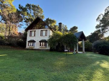 Casa · 280m² · 6 Ambientes · 2 Cocheras · Casa en Carilo