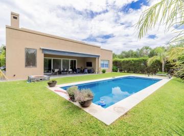 Casa · 260m² · 4 Ambientes · 4 Cocheras · Venta Casa 4 Ambientes Pileta, Cochera Semicubierta y Galería con Parrilla en La Reserva Cardales