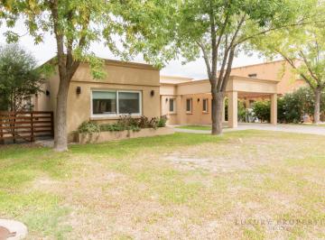 Casa · 229m² · 5 Ambientes · 2 Cocheras · Venta Casa 4 Ambientes con Pileta, Galería y Cochera Semicubierta en La Reserva Cardales L51