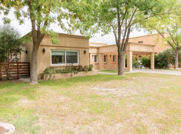 Casa · 229m² · 5 Ambientes · 2 Cocheras · Venta Casa 4 Ambientes con Pileta, Galería y Cochera Semicubierta en La Reserva Cardales L51