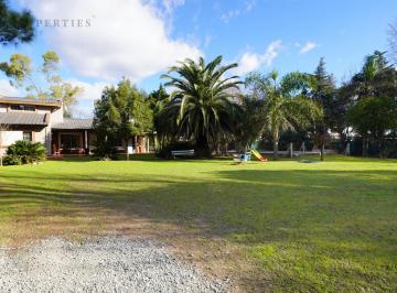 Casa · 160m² · 3 Ambientes · 5 Cocheras · Quinta en Francisco Alvarez con Piscina, Parque, Parrilla