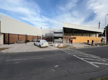 Local comercial · 637m² · Alquiler Local Comercial Ideal Concesionario - Automotor - Moron