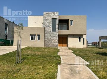 Casa · 205m² · 5 Ambientes · Casa en Venta de 3 Dorm. en El Cantón Norte