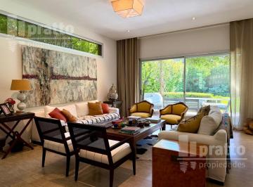 Casa · 240m² · 5 Ambientes · 7 Cocheras · Casa en Barrio Semi Cerrado