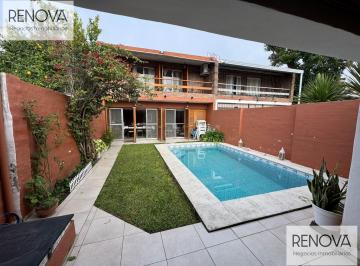 Casa · 150m² · 5 Ambientes · 2 Cocheras · Excelente Casa en Venta en Barrio Urca! Apta Credito!