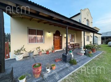 Casa · 250m² · 4 Ambientes · 2 Cocheras · Casa de 4 Amb en Venta en Fincas Golf San Vicente - Canning