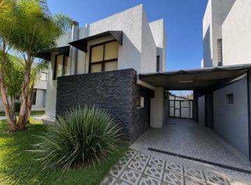 Casa de 7 ambientes, Córdoba · Venta Casa con 3 Dorm. en Housing Villa Warcalde