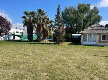 Casa · 100m² · 3 Ambientes · Venta Casa con Pileta Semi Privado Vistalba Mdz