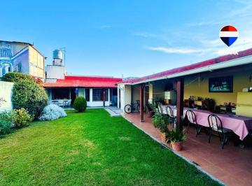 Casa · 140m² · 5 Ambientes · 3 Cocheras · Casa en Venta Tres Cerritos de 3 Dorm.