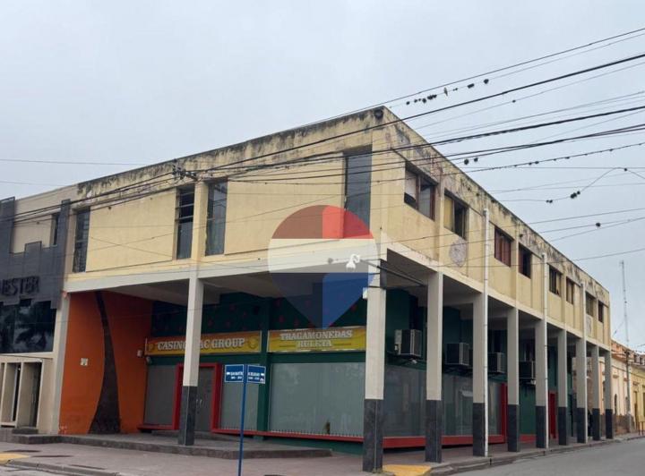 Local comercial · 296m²
