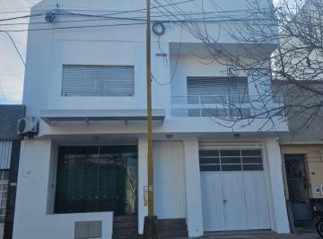 Casa · 368m² · 4 Ambientes · 1 Cochera · Venta Casa en Candioti Sur
